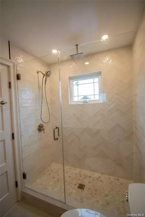 Bath - 3004 Harbor St, Baldwin, NY 11510 photo 4 of 4