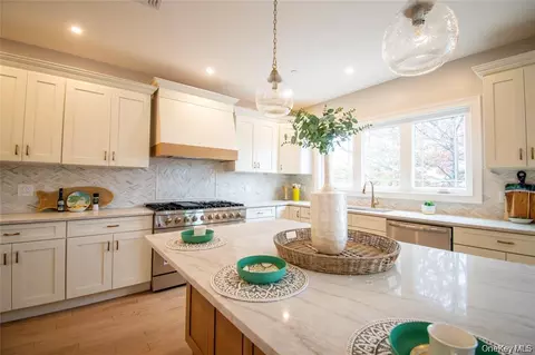 Kitchen - 3004 Harbor St, Baldwin, NY 11510 photo 3 of 5