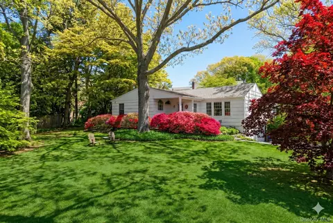 77 Bay Dr E, Huntington, NY 11743