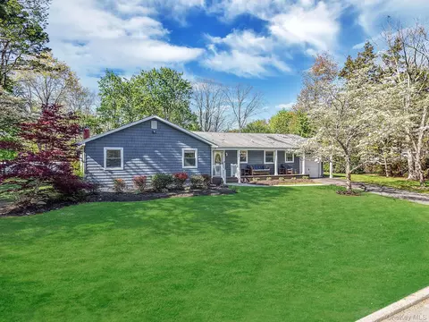 14 Estates Dr, Port Jefferson Station, NY 11776