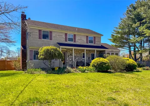 6 Roberts Ln, East Moriches, NY 11940