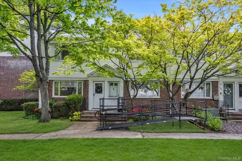 13-52 Bell Blvd #215, Bayside, NY 11360