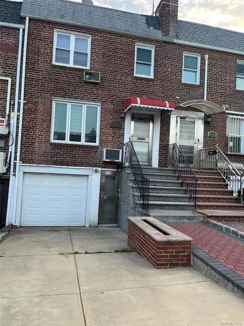 5314 194th St, New York, NY 11365