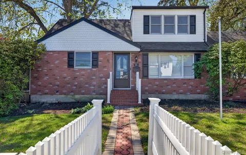 436 15th St, West Babylon, NY 11704