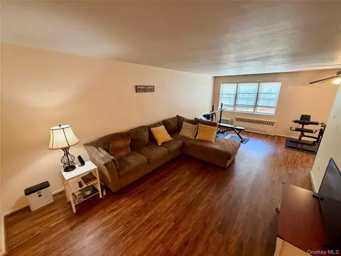 151-35 84th St #2J, New York, NY 11414