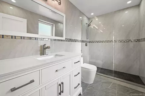 Bath - 32-35 164th St, Flushing, NY 11358 photo 2 of 6