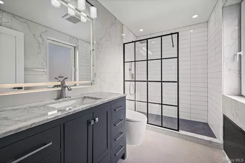 Bath - 32-35 164th St, Flushing, NY 11358 photo 3 of 6