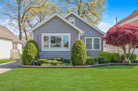 196 Central Ave, Lynbrook, NY 11563