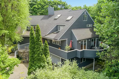 28 Sycamore Ln, Greenburgh, NY 10533