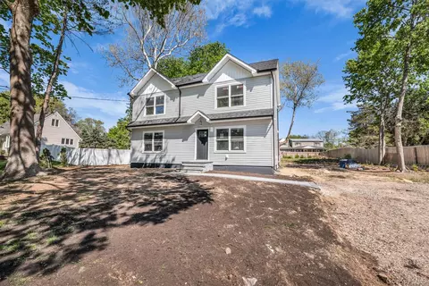 20 Lehigh Ave, Centereach, NY 11720
