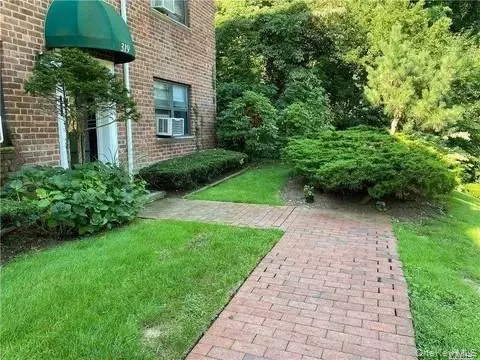 319 Main St #B, North Hempstead, NY 11576