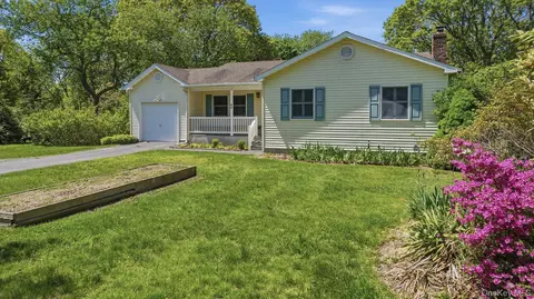 63 Crystal Dr, Aquebogue, NY 11931