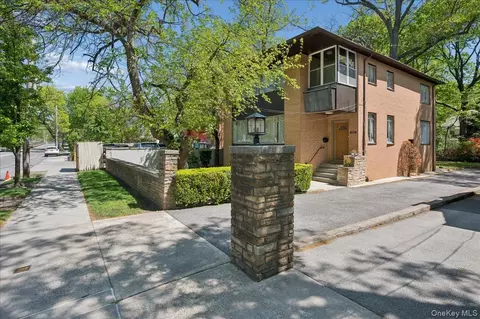 4534 Henry Hudson Pkwy, New York, NY 10471