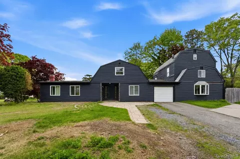 120 Morris Ave, Farmingville, NY 11738