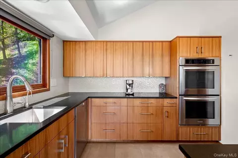 Kitchen - 181 River Rd, Orangetown, NY 10960 photo 2 of 3