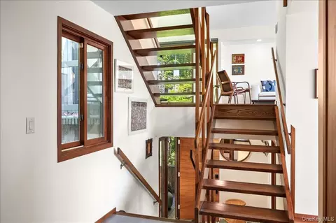 Entry Way - 181 River Rd, Orangetown, NY 10960 photo 1 of 2