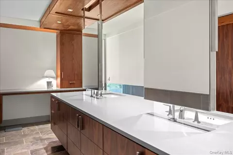 Bath - 181 River Rd, Orangetown, NY 10960 photo 3 of 6