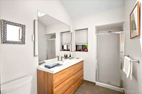 Bath - 181 River Rd, Orangetown, NY 10960 photo 1 of 6
