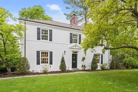 5 Harcourt Rd, Scarsdale, NY 10583