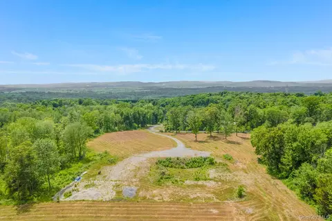 24 Villa Ln, La Grange, NY 12603