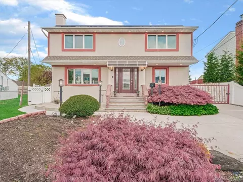 2510 2nd Ave, East Meadow, NY 11554