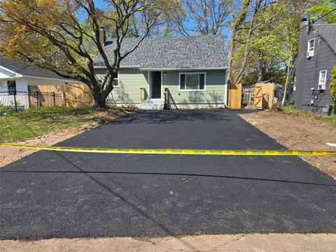 198 Concord Rd, Shirley, NY 11967