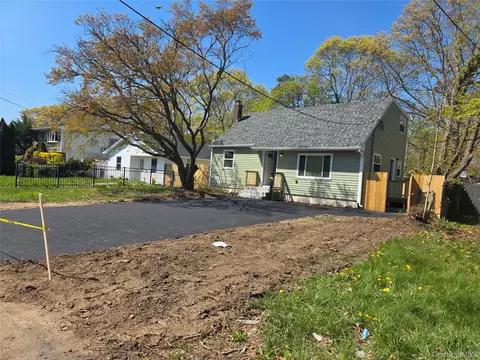 198 Concord Rd, Shirley, NY 11967