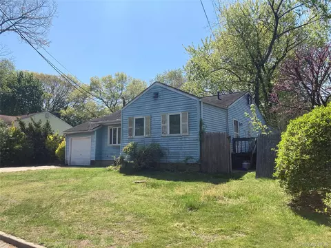 6 Wicks Rd, East Northport, NY 11731