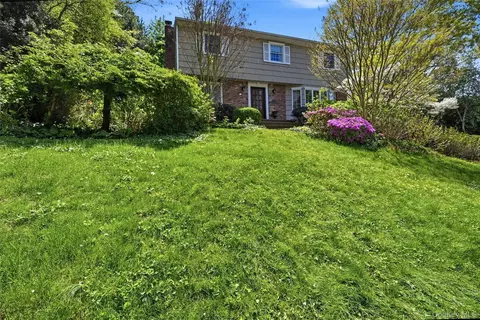 21 Northwood Cir, Huntington, NY 11743