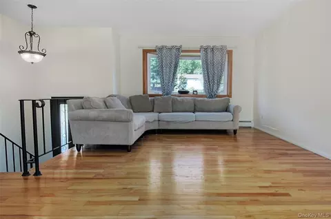 Living - 554 High St, Monroe, NY 10950 photo 2 of 5