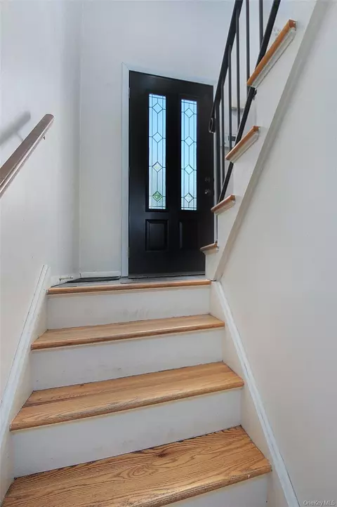 Entry Way - 554 High St, Monroe, NY 10950 photo 4 of 4