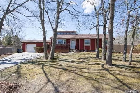 2 John Roe Smith Ave, Medford, NY 11763