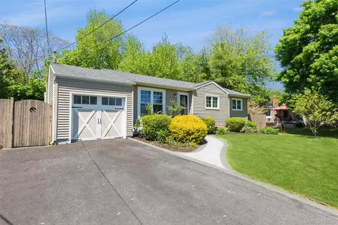 29 Superior St, Port Jefferson Station, NY 11776