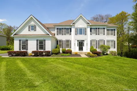 26 Hayden Ct, La Grange, NY 12603