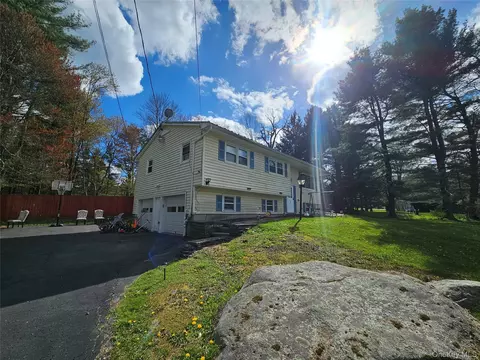 10 Hanover Dr, Thompson, NY 12701