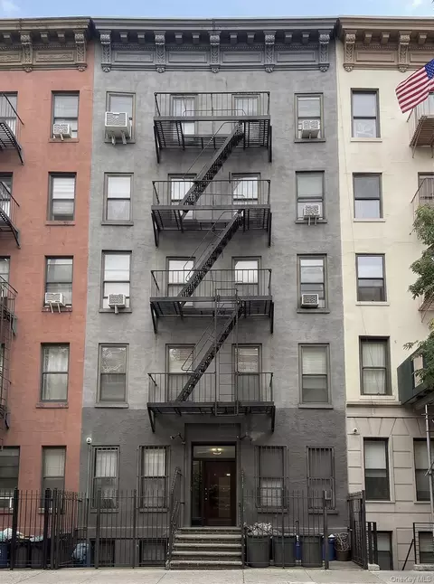 517 W 48th St #3FE, New York, NY 10036