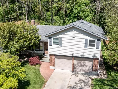 50 Roger Dr, North Hempstead, NY 11050
