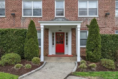 793 Palmer Rd #3F, Yonkers, NY 10708