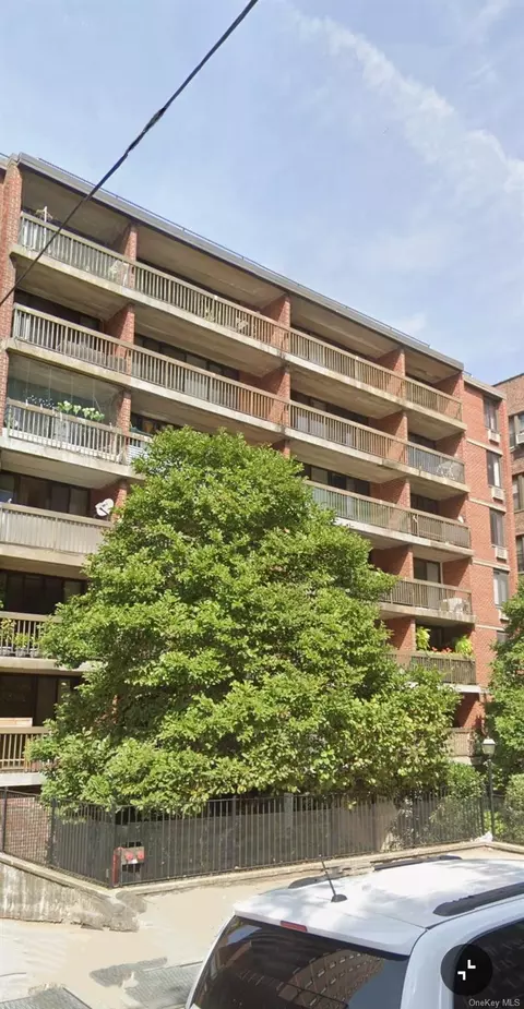 136-35 Maple Ave #4E, Flushing, NY 11355
