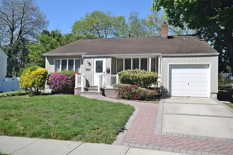 10 Tacoma Ln #1, Syosset, NY 11791