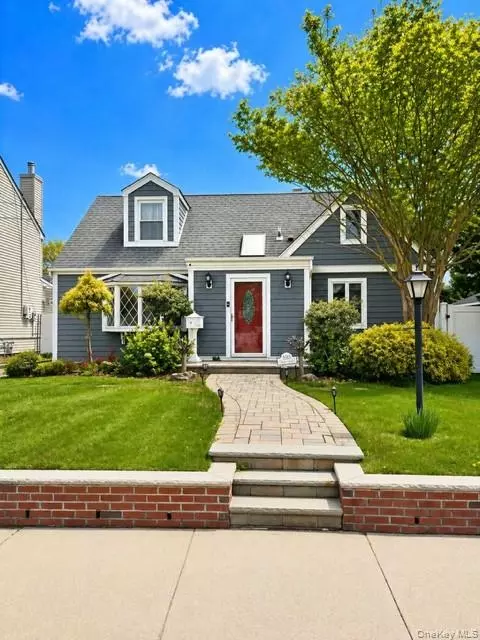 3315 2nd St, Oceanside, NY 11572