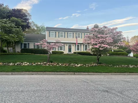 44 Woodland Rd, Miller Place, NY 11764