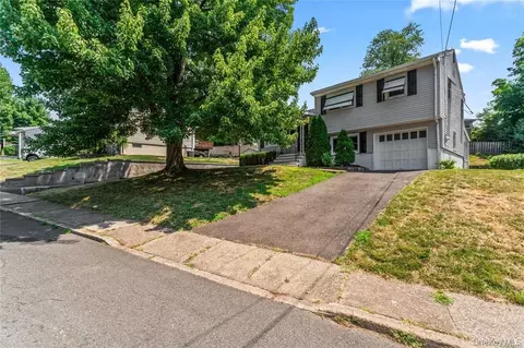6 Valley View Ter, Ramapo, NY 10901