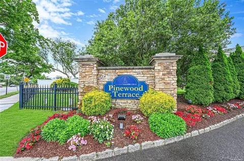 5 Terrace Ln, Patchogue, NY 11772