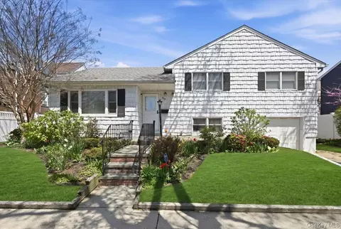 345 E State St, Long Beach, NY 11561