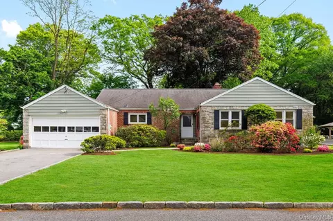 23 Lakeview Rd, New Rochelle, NY 10804