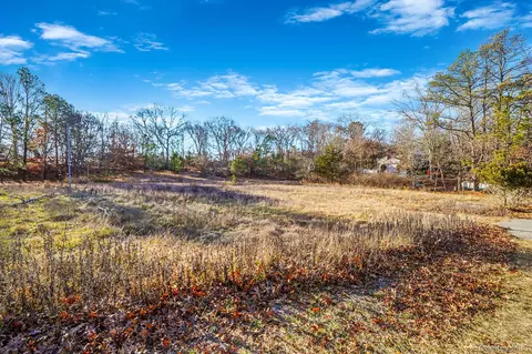 267 Old Country Rd, Southampton, NY 11941