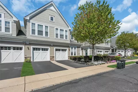 176 Symphony Dr, Lake Grove, NY 11755
