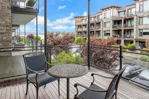18 Rivers Edge - Unit 211 Dr #211, Greenburgh, NY 10591