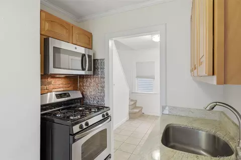 Entry Way - 20 Samstag Ave, Ossining, NY 10562 photo 3 of 10